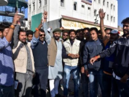 Film Director Sanjay Leela Bhansali invites Karni sena for 'Padmavat' | संजय लीला भंसाली ने करणी सेना को किया 'पद्मावत' के लिए आमंत्रित Film Director Sanjay Leela Bhansali invites Karni sena for 'Padmavat' | संजय लीला भंसाली ने करणी सेना को किया 'पद्मावत' के लिए आमंत्रित