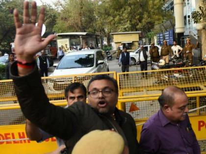 Court extends interim protection from arrest to Karti chidambaram in Aircel Maxis case | एयरसेल-मैक्सिस मामला: कोर्ट ने कार्ति चिदंबरम की गिरफ्तारी से अंतरिम राहत की अवधि बढ़ाई Court extends interim protection from arrest to Karti chidambaram in Aircel Maxis case | एयरसेल-मैक्सिस मामला: कोर्ट ने कार्ति चिदंबरम की गिरफ्तारी से अंतरिम राहत की अवधि बढ़ाई