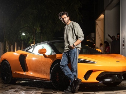 Bhushan Kumar gifts a swanky McLaren to Kartik Aaryan becomes India’s first Proud Owner | कार्तिक आर्यन 'मैकलारेन' कार के पहले भारतीय ओनर बने, भूषण कुमार ने की गिफ्ट, जानिए कीमत