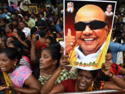 karunanidhi death Updates: Why Karunanidhi's body will buried and not cremated, know the significance | करुणानिधि के शव को क्यों दफ़नाया जा रहा है