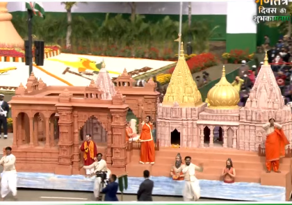 Uttar Pradesh’s tableau showcasing cultural revitalization of the Kashi Vishwanath corridor in Varanasi at the Republic Day parade see video | गणतंत्र दिवस परेडः यूपी की झांकी में बनारस के घाटों से लेकर काशी विश्वनाथ धाम तक की शानदार झलक, देखें वीडियो