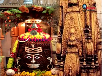 kashi vishwanath temple uttar pradesh police yogi adityanath viral video | देखिए, काशी विश्वनाथ मंदिर में CM योगी की पुलिस का अमानवीय चेहरा, श्रद्धालुओं के साथ ऐसा किया बर्ताव