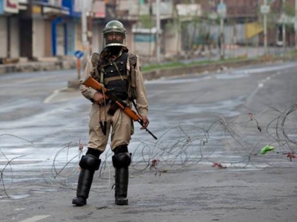 jammu kashmir encounter underway between security forces terrorists in manzgam of kulgam 2 terrorists killed | जम्मू-कश्मीर: सेना को मिली बड़ी सफलता, कुलगाम में दो आतंकी ढेर, मुठभेड़ जारी