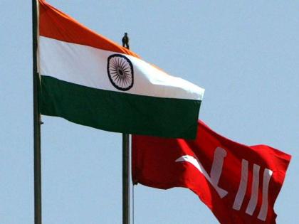 Jammu Kashmir: Even after the removal of Article 370, the 'red flag' of the state is waving in government buildings! | जम्मू कश्मीरः Article 370 हटने के बाद भी सरकारी भवनों में लहरा रहा है राज्य का 'लाल झंडा'! Jammu Kashmir: Even after the removal of Article 370, the 'red flag' of the state is waving in government buildings! | जम्मू कश्मीरः Article 370 हटने के बाद भी सरकारी भवनों में लहरा रहा है राज्य का 'लाल झंडा'!