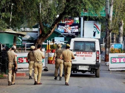 Six Jammu kashmir govt employees sacked for terror links two police constables | जम्मू-कश्मीरः आतंकी गतिविधियों से जुड़े होने पर दो पुलिस कर्मियों सहित 6 सरकारी कर्मचारी बर्खास्त, छह महीनों में बर्खास्त कर्मचारियों की कुल संख्या 25