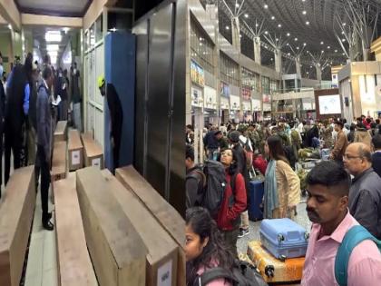 Pahalgam Terror Attack Bodies of dead reached Srinagar panic prevailed all around tourists crowded airport wanting to leave Kashmir | Pahalgam Terror Attack: श्रीनगर पहुंचे मृतकों के शव, चारों तरफ दहशत का माहौल; कश्‍मीर छोड़ने की चाह में पर्यटकों की एयरपोर्ट पर भीड़