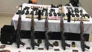 Weapons recovered according to tons from terrorists in Kashmir | कश्मीर में टनों के हिसाब से हथियार बरामद, 2000 टन के करीब गोला-बारूद आतंकियों के पास होने का अनुमान Weapons recovered according to tons from terrorists in Kashmir | कश्मीर में टनों के हिसाब से हथियार बरामद, 2000 टन के करीब गोला-बारूद आतंकियों के पास होने का अनुमान