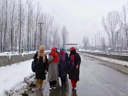 Kashmiri students forced to go to school even in severe winter, why such situation arisen, know detail | भयानक सर्दी में भी स्कूल जाने को मजबूर कश्मीर के छात्र, क्यों बने ऐसे हालात और क्या है वजह, जानिए Kashmiri students forced to go to school even in severe winter, why such situation arisen, know detail | भयानक सर्दी में भी स्कूल जाने को मजबूर कश्मीर के छात्र, क्यों बने ऐसे हालात और क्या है वजह, जानिए