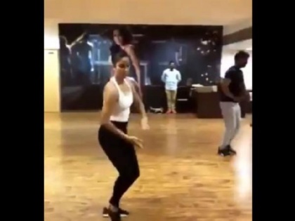 Katrina Kaif rehearses for Thugs Of Hindostan dance viral video | VIDEO: बॉलीवुड में कटरीना कैफ के डांस के टक्कर का कोई नहीं, ये रहा सबूत  