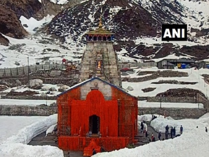 Uttarakhand: Portals of the Kedarnath temple opened, Darshan for the devotees is not allowed as of now | उत्तराखंड: केदारनाथ मंदिर के कपाट आज सुबह खोले गए, कोरोना लॉकडाउन के कारण भक्तों को दर्शन की अनुमति नहीं
