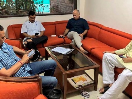 Arvind Kejriwal said lg plan to forcibly take two fasting AAP leaders to hospital | हड़ताली AAP नेताओं के लिए LG ने मंगाई एंबुलेंस, सीएम केजरीवाल ने मंशा पर उठाया सवाल