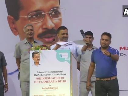 Delhi CM Arvind Kejriwal tear the report Which seeks police licence for CCTV installation | भाषण के दौरान अरविंद केजरीवाल ने फाड़कर फेंकी एलजी की रिपोर्ट, कहा- यही जनता की मर्जी