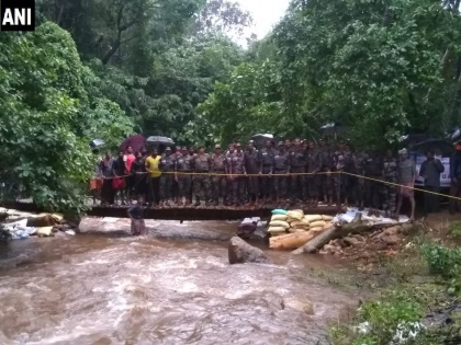 Kerala Floods:death toll reaches 77, red alert in state metro and transport suspended | केरल में बाढ़ का कहर, अब तक 77 मौतें, परिवहन सेवाएं और कोच्चि एयरपोर्ट-मेट्रो ठप्प