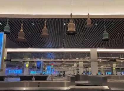 Bengaluru News Live Updates VIDEO Heavy overnight rain causes leakage in Bengaluru airport's Terminal 2 disrupts 17 flights diverted to Chennai city | Bengaluru News Live Updates: रात भर भारी बारिश, बेंगलुरु हवाई अड्डे के टर्मिनल 2 में रिसाव, 17 उड़ानें बाधित, देखें वीडियो