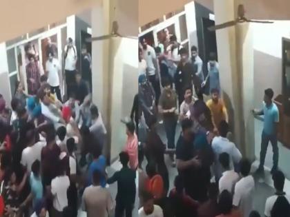 VIDEO: Sikh student attacked during clashes at Delhi University's Khalsa College, turban falls off during beating | VIDEO: दिल्ली यूनिवर्सिटी के खालसा कॉलेज में झड़प के दौरान सिख छात्र पर हमला, पिटाई के दौरान पगड़ी गिरी