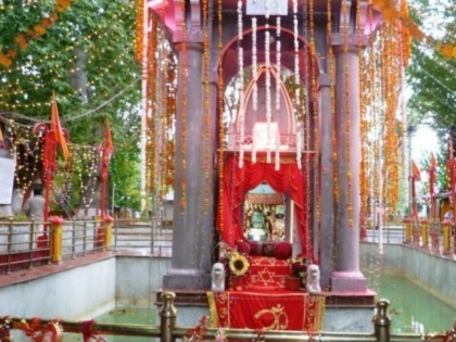 ksheer bhawani temple kashmir, ksheer bhawani temple mela kab hai, there will be no fair in ksheer bhawani temple due to COVID-19 | इस बार नहीं लगेगा कश्मीर में मां क्षीर भवानी का मेला, हिन्दू समुदाय की आस्था को दर्शाता है ये मंदिर