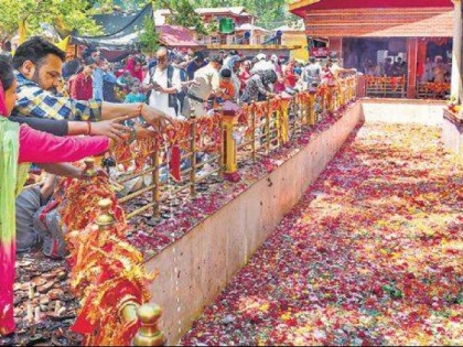 Coronavirus lockdown Jammu and Kashmir Kheer Bhawani mela doubts participation of Kashmiri Pandits, not in temple, celebrated in homes | Kheer Bhawani mela: कश्मीरी पंडितों की शिरकत पर संदेह, मंदिर में नहीं, घरों में मनाएंगे क्षीर भवानी का मेला