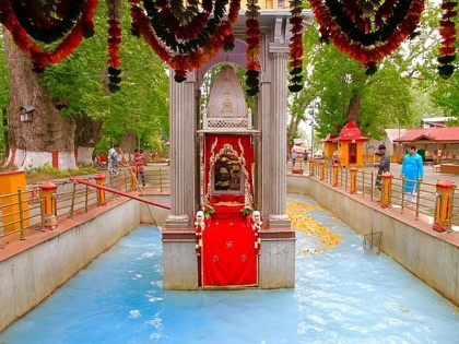 tulmul kheer bhawani temple jammu kashmiri pandit mela | तुलमुला स्थित क्षीर भवानी के मंदिर में कल जुटेंगे हज़ारों कश्मीरी पंडित, मेले की तैयारी शुरू