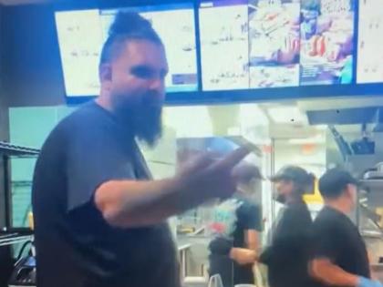 video A man spitting on an Indian-American in California calling him a dirty Hindu disgusting dog | तुम वो हिंदू हो जो गोमूत्र से स्नान करते हैं... कैलिफोर्निया में एक शख्स द्वारा भारतीय-अमेरिकी पर थूकने, घिनौना कुत्ता कहते वीडियो वायरल