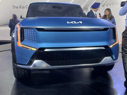 Auto Expo 2023 Vehicle Kia India will invest two thousand crore rupees in the next four years to strengthen its presence in the electric vehicle category | Auto Expo 2023: चार साल में 2000 करोड़ रुपये निवेश करेगी, किआ इंडिया ने की बड़ी घोषणा, इन क्षेत्रों में किया जाएगा खर्च
