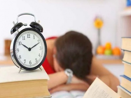 sleep eight-hour to improve exam performance and get good marks, says study | एग्जाम से एक रात पहले हर बच्चा जरूर कर ले ये काम, कितना ही मुश्किल क्यों न हो पेपर नहीं होगा फेल!