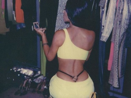 Kim Kardashian wears old Gucci thong, side efeect of old thong | किम कार्दशियन ने पहनी ऐसी बिकिनी इंटरनेट पर आ गया भूचाल