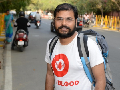 know about kiran verma who is campaigning for blood donation | रक्तदान की अलख जगाने के लिए ये नाप रहे हैं भारत, एक साल में बचाई दो हजार लोगों की जान
