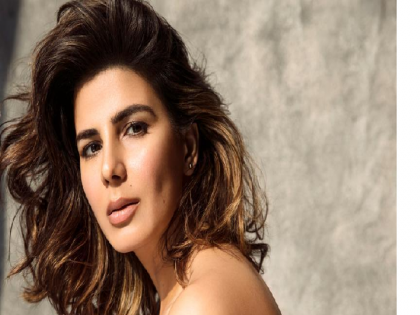 Kirti Kulhari, who became a doctor, applied the vaccine incorrectly... and became a troll | डॉक्टर बनीं कीर्ति कुल्हरी ने गलत तरीके से लगाई वैक्सीन, लोगों ने बताया-कैसे लगाते हैं वैक्सीन Kirti Kulhari, who became a doctor, applied the vaccine incorrectly... and became a troll | डॉक्टर बनीं कीर्ति कुल्हरी ने गलत तरीके से लगाई वैक्सीन, लोगों ने बताया-कैसे लगाते हैं वैक्सीन