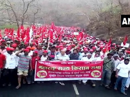 Maharashtra: All India Farmers Association reached Wasind from nashik, encompass assembly in Mumbai on 12th March | महाराष्ट्र: हजारों किसानों का पैदल मार्च वासिंद पहुंचा, 12 मार्च को मुंबई में विधानसभा घेराव