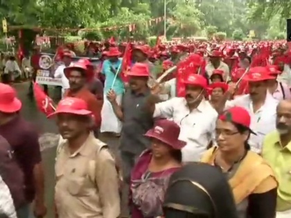in delhi farmers to protest against to centre government today | देशभर के किसानों का दिल्ली में हल्ला बोल, केंद्र सरकार के खिलाफ निकाली विरोध रैली