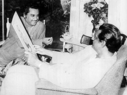 Kishore Kumar 1963 letter to Manik Mama Satyajit Ray unearthed | किशोर कुमार ने गाने की रिकॉडिंग के लिए खुद सत्यजीत रे को मुंबई बुलाया था, सालों बाद अब वह खत आया सामने