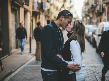 kiss street in mexico for couples | इस देश में है किसिंग स्ट्रीट, दुनिया भर से कपल्स आते हैं यहां किस करने
