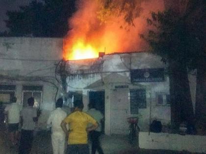 Fire broke out at Congress headquarters on Akbar Road in Delhi extinguished within 1 hour pictures surfaced | दिल्ली में अकबर रोड स्थित कांग्रेस मुख्यालय में लगी आग, 1 घंटे के भीतर बुझाई गई, सामने आईं तस्वीरें Fire broke out at Congress headquarters on Akbar Road in Delhi extinguished within 1 hour pictures surfaced | दिल्ली में अकबर रोड स्थित कांग्रेस मुख्यालय में लगी आग, 1 घंटे के भीतर बुझाई गई, सामने आईं तस्वीरें