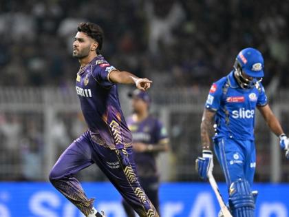 KKR vs MI, IPL 2024Kolkata Knight Riders pips Mumbai Indians 18 runs seal playoff spot 18 point first team | KKR vs MI, IPL 2024: मुंबई को 18 रन से कूटा, प्लेऑफ में 18 अंक के साथ पहले पहुंचने वाली पहली टीम, 5 बार की चैंपियन टीम का बुरा हाल