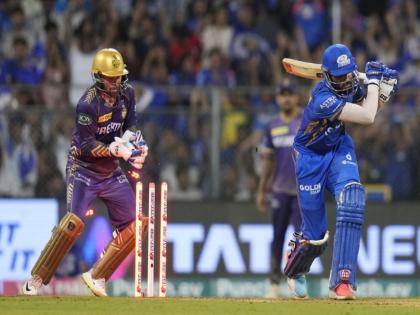 MI vs KKR: KKR defeated Mumbai Indians by 24 runs in Wankhede, all MI batsmen proved to be flop except Sky | MI vs KKR: वानखेड़े में केकेआर ने मुंबई इंडियंस को 24 रनों से हराया, स्काई को छोड़ फ्लॉप साबित हुए MI के सभी बल्लेबाज, स्टार्क ने लिए 4 विकेट