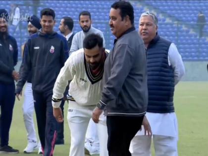 Ranji Trophy 2025 Virat Kohli touches the feet of his childhood coach Rajkumar Sharma, DDCA honours the Indian star | WATCH: विराट कोहली ने अपने बचपन कोच राजकुमार शर्मा के छुए पैर, देखें दिल को छू लेने वाला पल