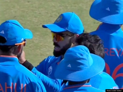 Virat Kohli ODI World Cup 2023 crowds chanting "Kohli, Kohli, Kohli" infront of Naveen Ul Haq at Delhi Crazy Dance by King Virat Kohli see video | Virat Kohli ODI World Cup 2023: होम ग्राउंड पर अलग अंदाज में दिखे किंग कोहली, कप्तानी के साथ-साथ गेंदबाज को समझाते रहे, देखें वीडियो