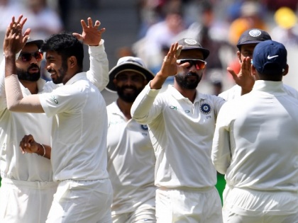 ICC Test Rankings: Virat Kohli maintain top spot, Jasprit Bumrah move up to 12th position | ICC Test Rankings: विराट कोहली की बादशाहत बरकरार, बुमराह ने लगाई जोरदार छलांग, जानिए टॉप-10 बल्लेबाज-गेंदबाज