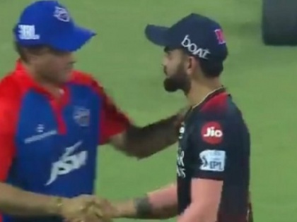 IPL 2023: Sourav Ganguly and Virat Kohli shakes hands, Dada put his hands on kohli shoulders and appreciate him | IPL 2023: सौरव गांगुली ने मैच के बाद विराट कोहली से इस बार मिलाया हाथ, कंधे पर हाथ रख ऐसे की सराहना...देखें