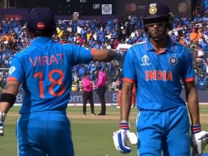 Team India ICC World Cup 2023 King virat Kohli looking emotionless shaking hands Shubman Gill after receiving runner-up medal most touching moment tearful Sunday night watch video | Team India ICC World Cup 2023: भावशून्य दिख रहे गिल से हाथ मिलाते किंग कोहली, उपविजेता पदक लेने के बाद रविवार की अश्रुपूरित रात का सबसे मार्मिक क्षण, देखें वीडियो