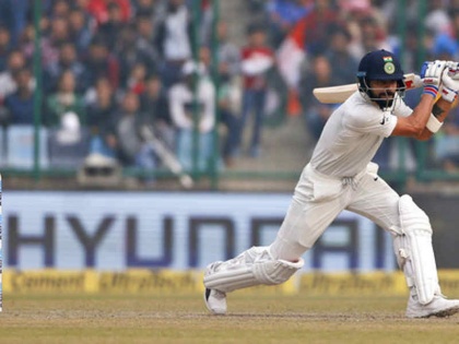 India vs Bangladesh, 1st Test: virat kohli fan on pitch during match | IND vs BAN, 1st Test: सुरक्षा घेरा तोड़कर विराट कोहली से मिलने पहुंचा फैन, पुलिस ने हिरासत में लिया