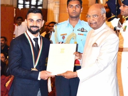 national sports award virat kohli receives rajiv gandhi khel ratna award by president ram nath kovind | कोहली और मीराबाई चानू को मिला राजीव गांधी खेल रत्न पुरस्कार, हिमा दास को अर्जुन अवॉर्ड