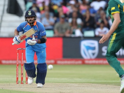India vs South Africa: Virat Kohli gets hit on the ribs one ball, pulls the next for six, Watch Video | Video: दक्षिण अफ्रीकी गेंदबाज की गेंद पर चोटिल हुए कोहली तो ऐसे दिया जोरदार जवाब
