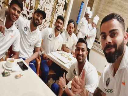No Rohit Sharma as Virat Kohli shares image with teammates before team's departure | वेस्टइंडीज दौरे से पहले कोहली ने शेयर की खिलाड़ियों के साथ फोटो, फैंस ने पूछ डाला ये बड़ा सवाल