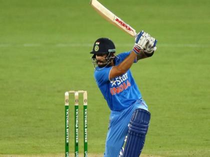 Kohli's bat runs against Pakistan in T20 World Cup, scored half-centuries in 4 out of 5 matches so far | टी20 विश्वकप में पाकिस्तान के खिलाफ चलता है कोहली का बल्ला, 5 मुकाबलों में 4 में लगाया अर्धशतक