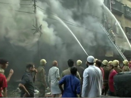 Kolkata: fire broke out in Bagri market and 30 fire tenders now at the spot | कोलकाता: बागड़ी मार्केट में लगी भीषण आग, 30 दमकल बुझा रहे हैं आग