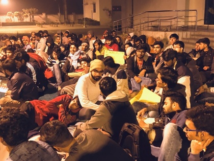 kolkata iiit kalyani students at hunger strike for shifting campus and better infrastructure | कोलकाता: IIIT-कल्याणी में 72 घंटे से छात्र भूख हड़ताल पर, 5 पहुंचे अस्पताल, प्रशासन के कान पर नहीं रेंग रही जूं