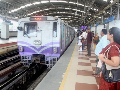 Man dies when hand entraps Metro train doors in Kolkata, CM Mamata calls it unfortunate incident | कोलकाता मेट्रो के दरवाजे में हाथ फंसने पर शख्स की मौत, सीएम ममता ने कहा- घटना “अत्यंत दुर्भाग्यपूर्ण”