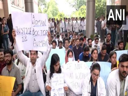 Kolkata doctor's rape-murder live 12-hour Bengal bandh call; CM Mamata Banerjee to lead protest | Kolkata doctor's rape-murder: 12 घंटे का बंगाल बंद का आह्वान; विरोध प्रदर्शन का नेतृत्व करेंगी सीएम ममता बनर्जी, जीनें शीर्ष अपडेट Kolkata doctor's rape-murder live 12-hour Bengal bandh call; CM Mamata Banerjee to lead protest | Kolkata doctor's rape-murder: 12 घंटे का बंगाल बंद का आह्वान; विरोध प्रदर्शन का नेतृत्व करेंगी सीएम ममता बनर्जी, जीनें शीर्ष अपडेट
