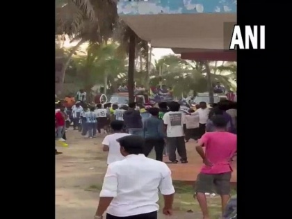 Kerala Brazilian and Argentinian football fans clash in Kollam, case registered | केरल: ब्राजील और अर्जेंटीना फुटबॉल फैंस आपस में भिड़े, लात-घूंसों की हुई बरसात, देखें वीडियो